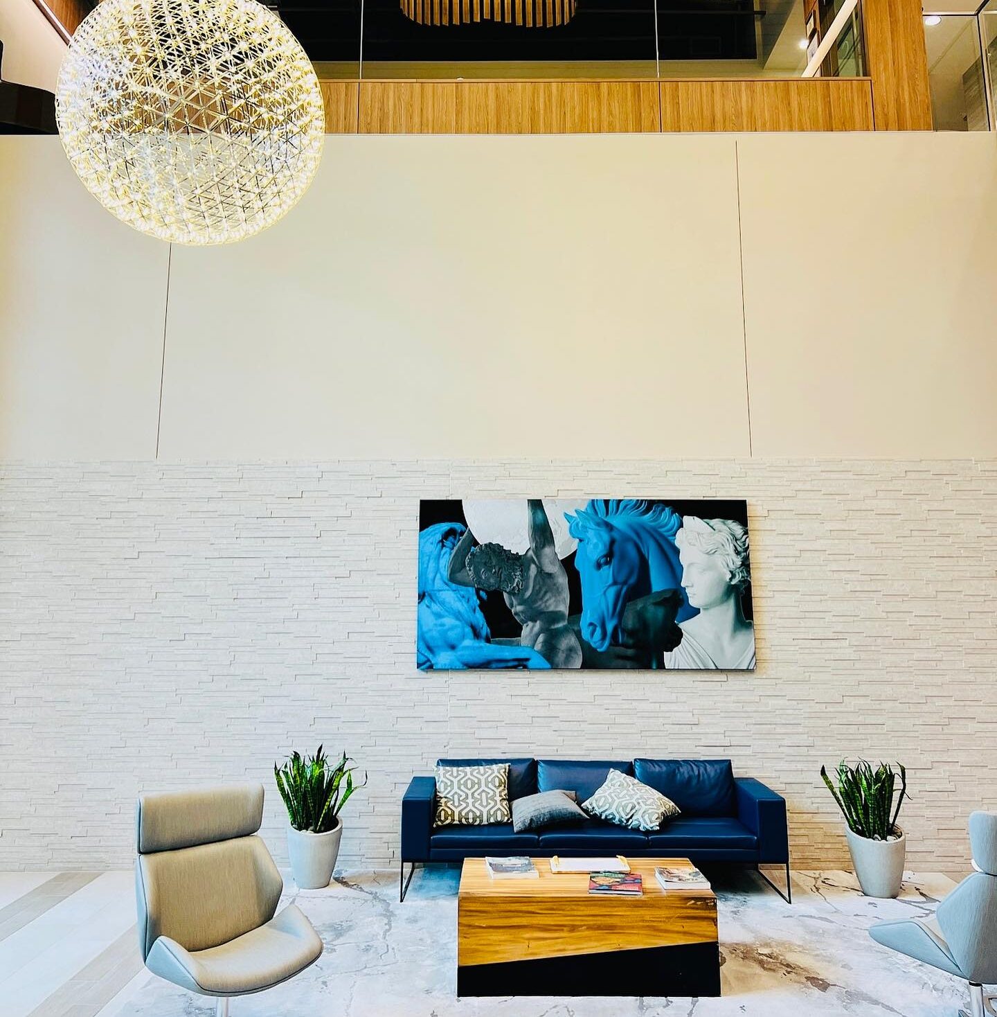 Custom Salon studio available at Cachet Salon & Spa in Lewisville and Fort Worth, Texas. Learn how salon ownership in a private space can help business growth, hair salon suites for rent