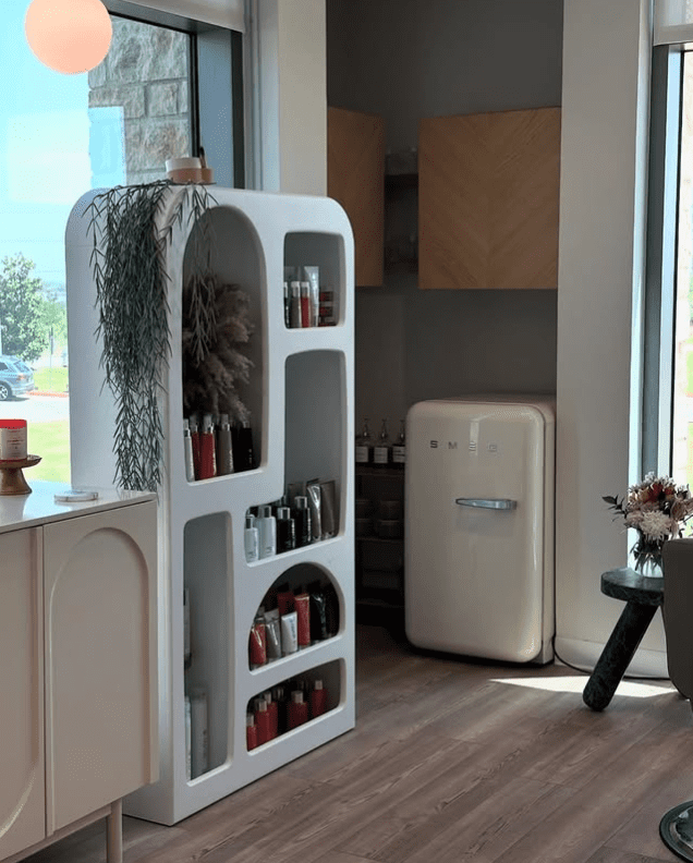 Making the lewisville salon transition for business ownership, gaining financial independence with this career change. Cachet Salons & Spa is the best salon suites in Lewisville, fort worth salon suites, hair salon suites in Fort Worth, lewisville salon studios for rent. 